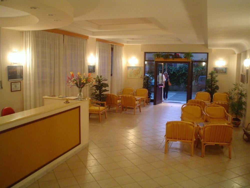 Hotel Virgilio Tropea Exteriör bild